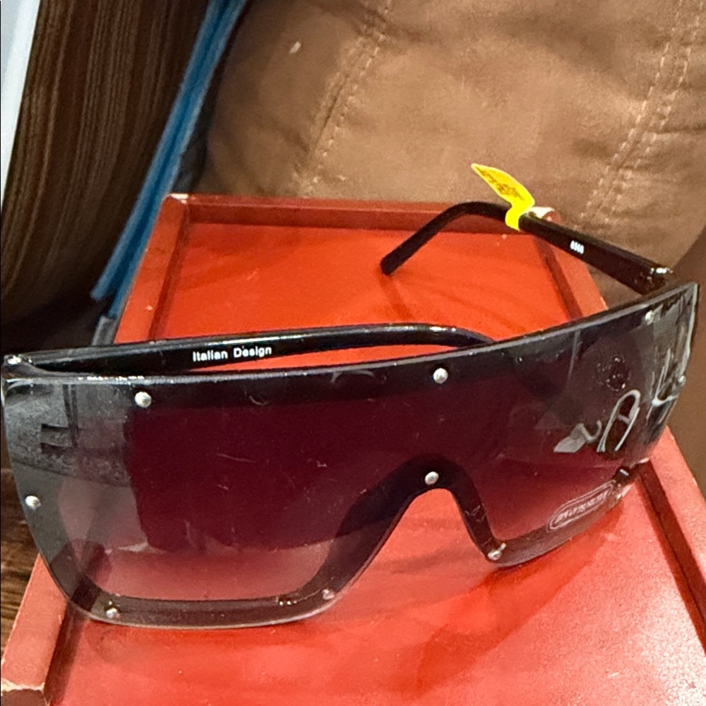 Unique Vintage Black Sunglasses‎